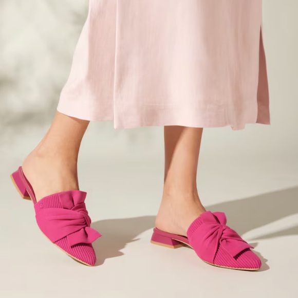 NWOT Vivaia size 39 Yaffa pointy toe slides in hot pink (Pitaya). - Picture 3 of 9